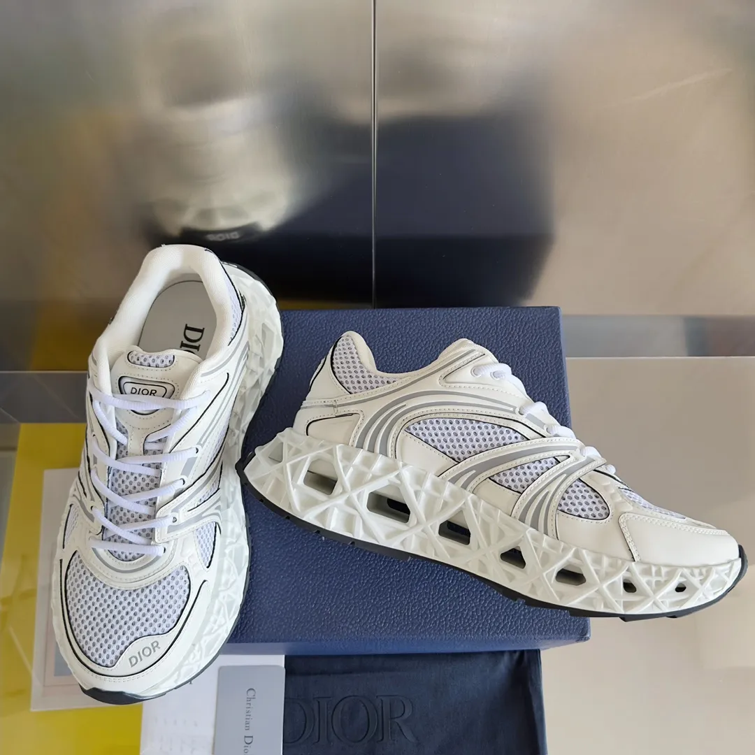 【DIOR】P:800💰 Men's 39-44. (Male 45.46 custom-made) Dior kawa Dior joint 2025ss casual sports shoes‼ ️ Reinterpret running shoes with dior’s haute couture style. b35 is made of fine-textured leather and mesh fabric materials. It can be worn in all seasons, is comfortable and breathable, and has many lines on the shoe body to outline details. It has a full retro three-dimensional feel and can create a casual look all year round!